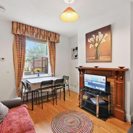 Comfortable 2 Bedroom Property, Maidstone Exterior photo