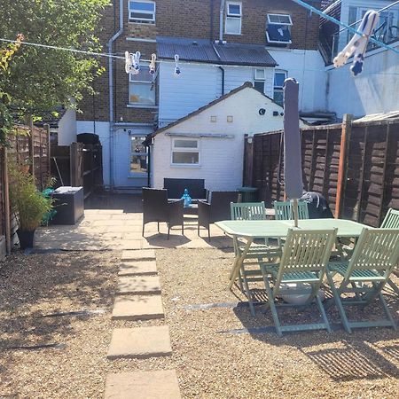 Comfortable 2 Bedroom Property, Maidstone Exterior photo