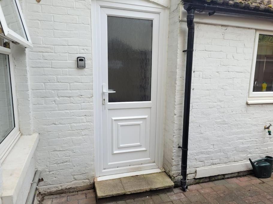 Comfortable 2 Bedroom Property, Maidstone Exterior photo