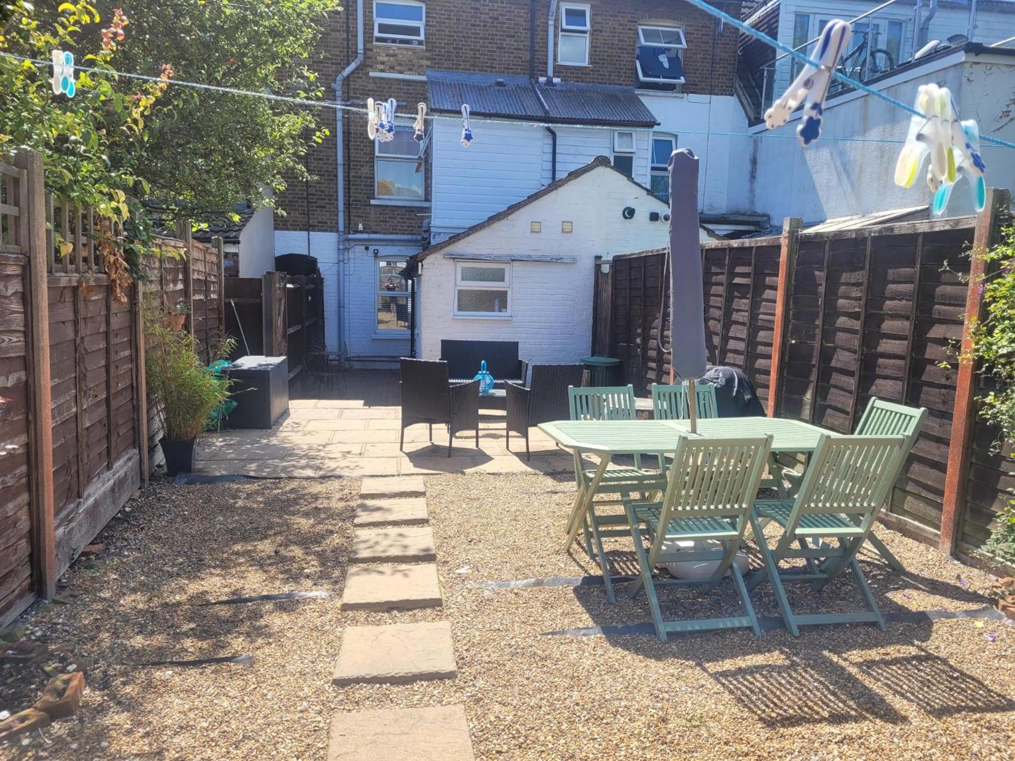 Comfortable 2 Bedroom Property, Maidstone Exterior photo